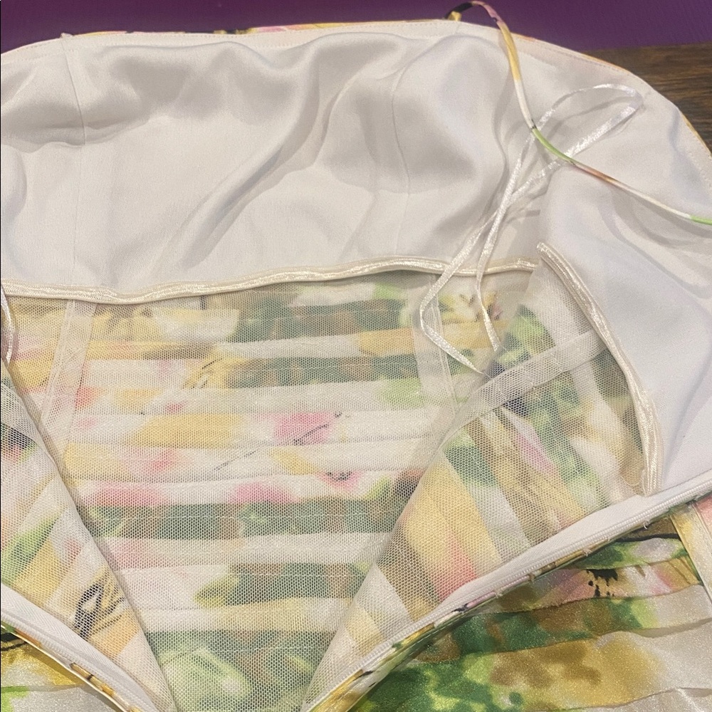 Beautiful floral silk Dress with wrap - Picture 13 of 14